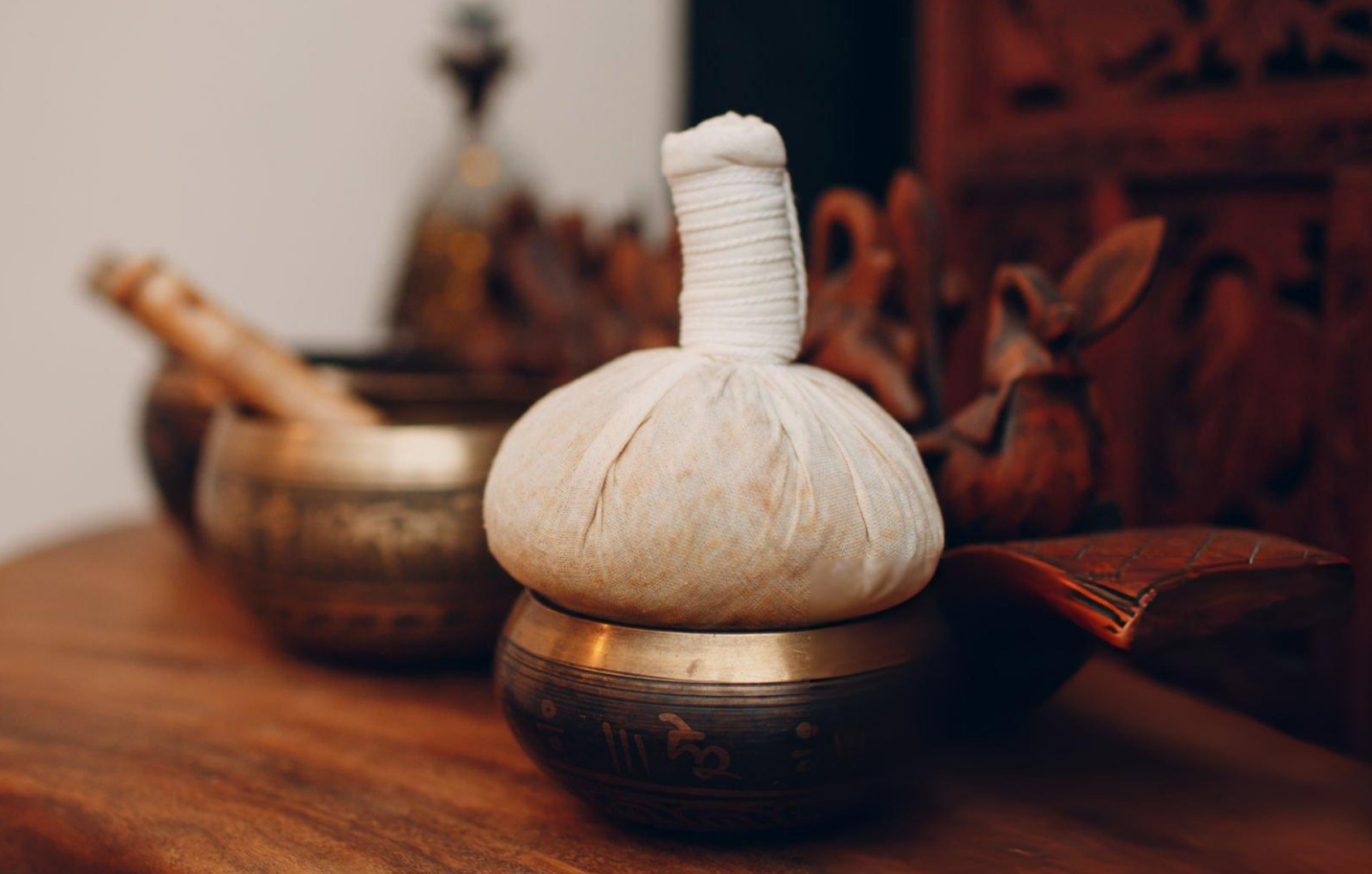Ayurvedic herbal poultice Kizhi ball for Joint Pain Ayurveda therapy
