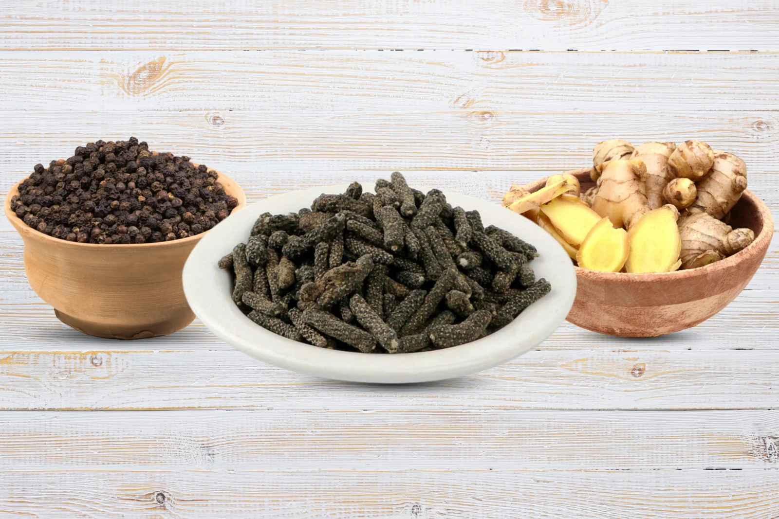 Trikatu Herbs for Ayurvedic Weight Loss Treatment in Kerala Black pepper, long pepper (Pippali), and ginger displayed together, traditional herbs used in Ayurvedic Weight Loss Treatment in Kerala.