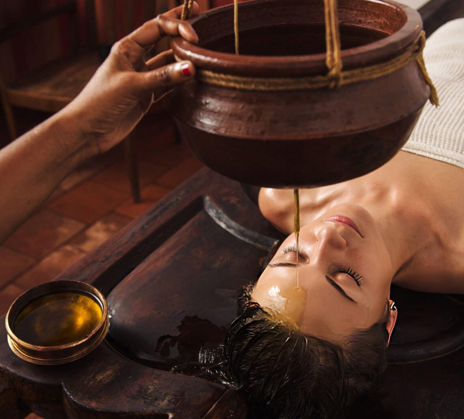 Authentic Ayurveda Treatment in Kottayam | Traditional Shirodhara Therapy – Dheemahi Ayurveda