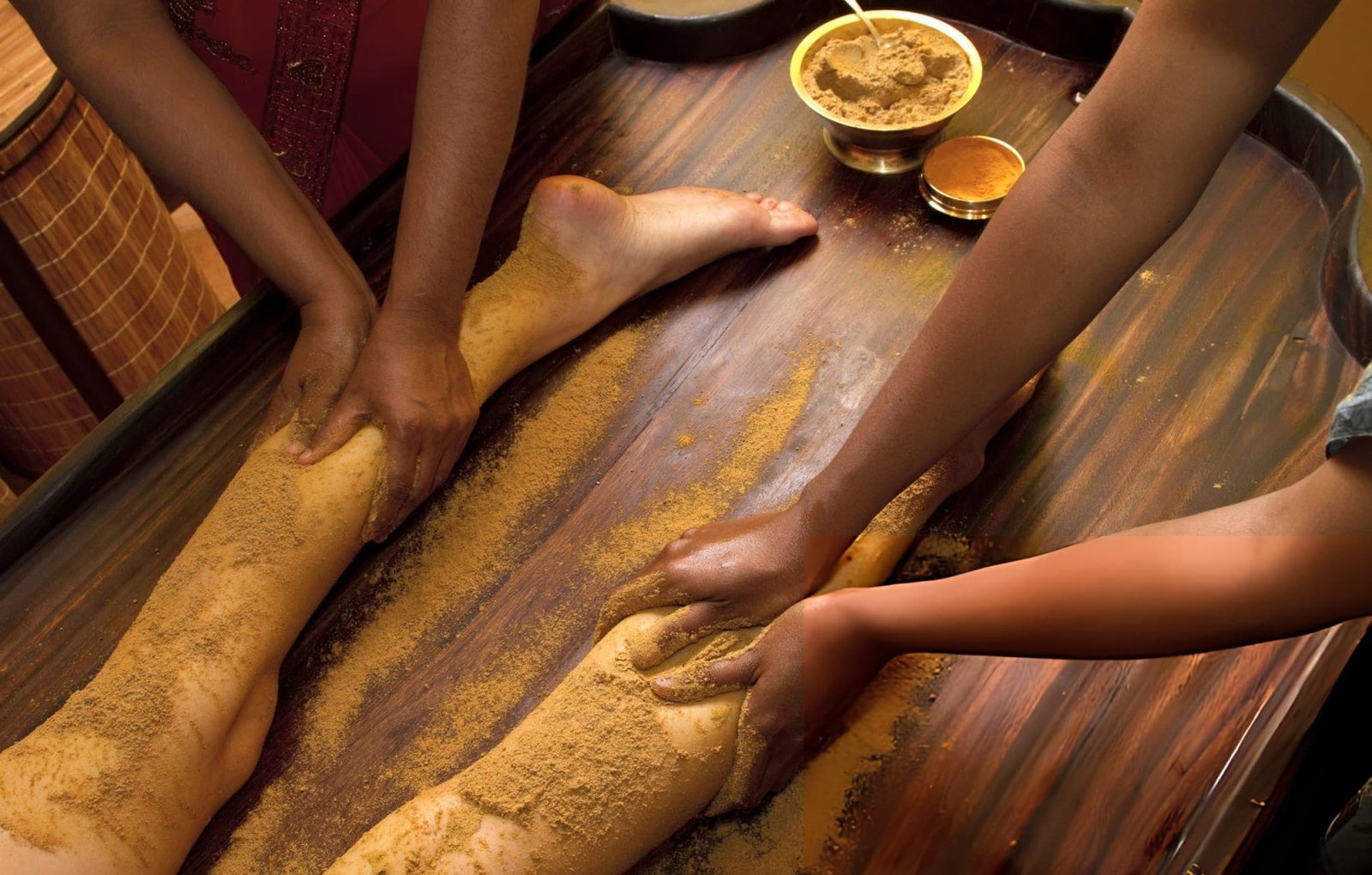 Ayurvedic Weight Loss Treatment in Kerala using Udwartanam herbal powder massage to support fat reduction, detoxification, and improved metabolism.