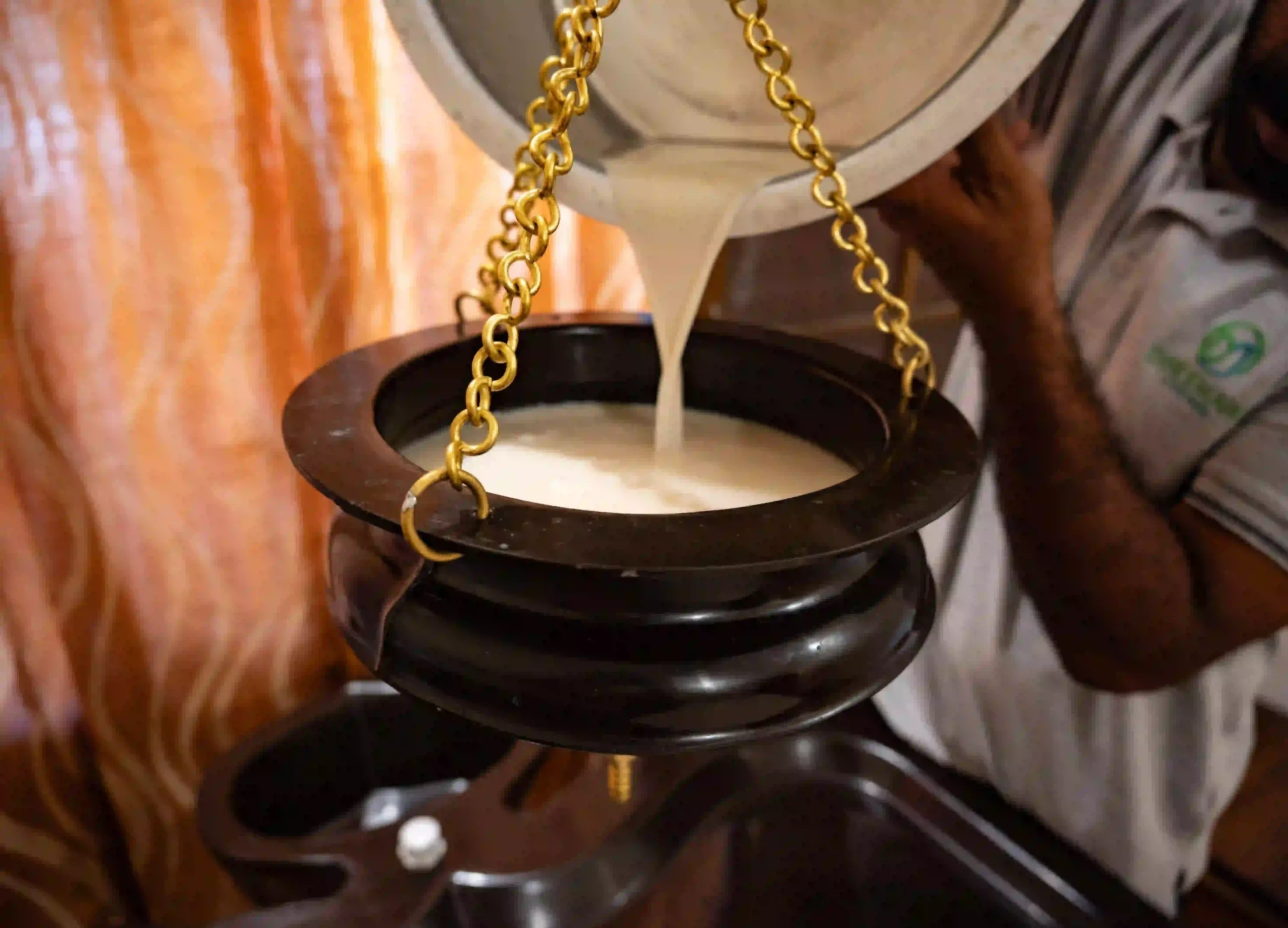 Karkidaka Chikitsa Package with traditional Ayurvedic herbal therapy preparation