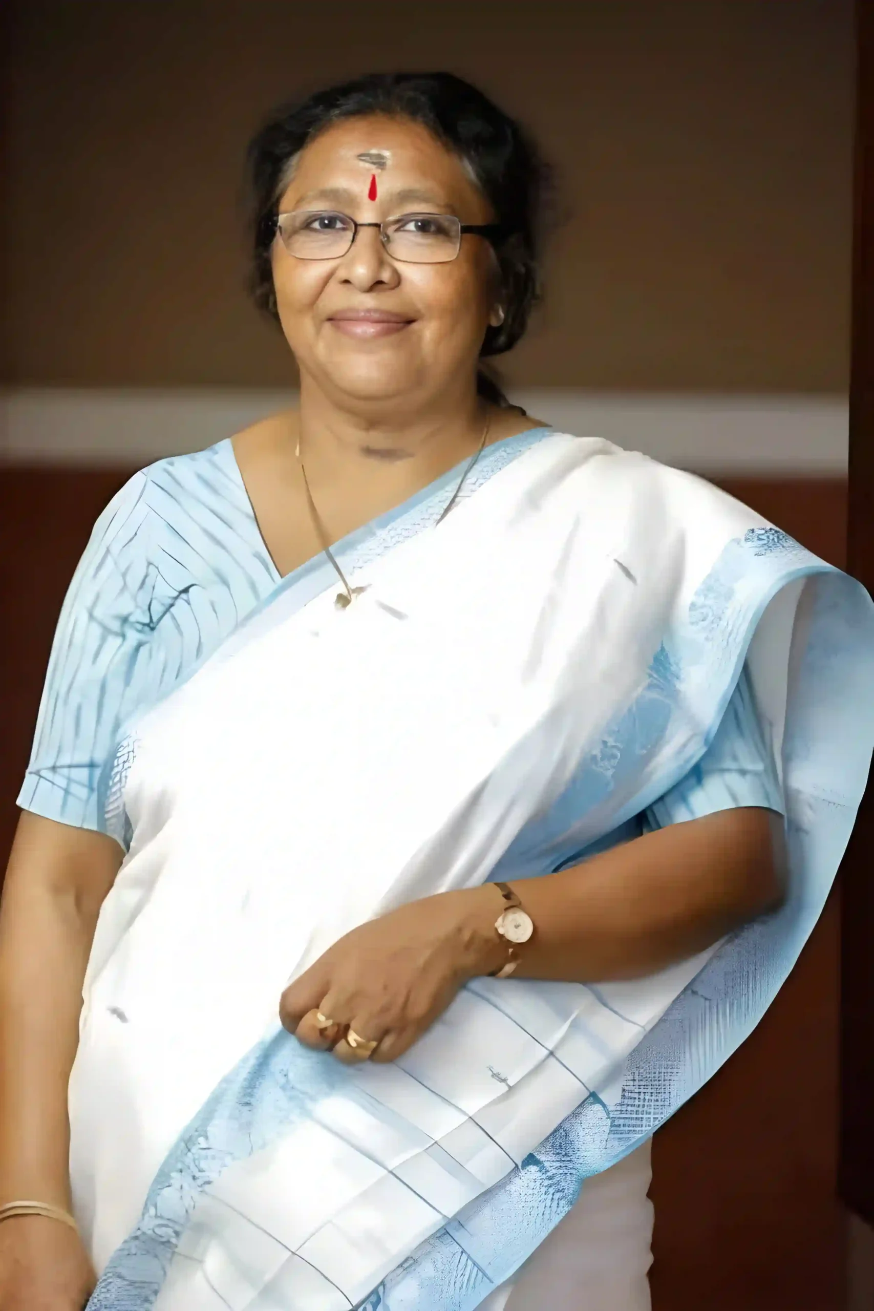 Woman in traditional attire representing personalized Ayurvedic care in the Karkidaka Chikitsa Package
