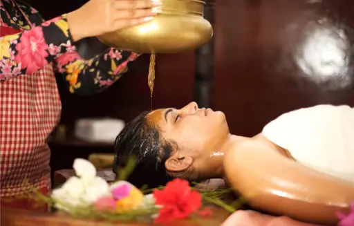 Karkidaka Chikitsa Package with traditional Shirodhara Ayurvedic therapy in Kerala